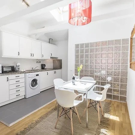 Lovelystay - Bright Studio In Carmo, Chiado Apartment Lissabon