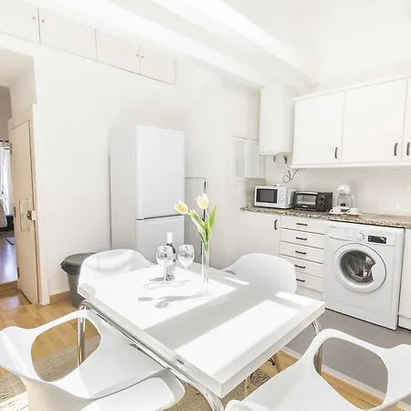 Lovelystay - Bright Studio In Carmo, Chiado Lisbon