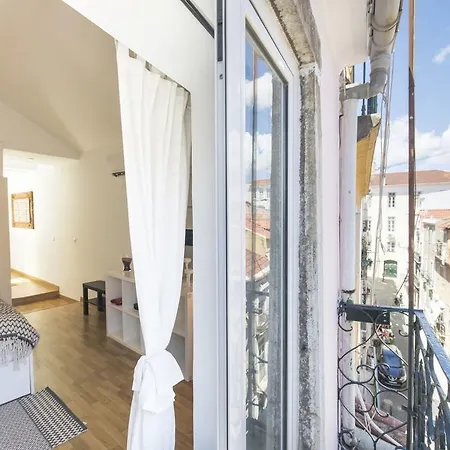 Lovelystay - Bright Studio In Carmo, Chiado * Lissabon