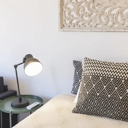 Apartment Lovelystay - Bright Studio In Carmo, Chiado