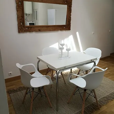 Apartment Lovelystay - Bright Studio In Carmo, Chiado *