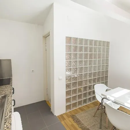 아파트 Lovelystay - Bright Studio In Carmo, Chiado