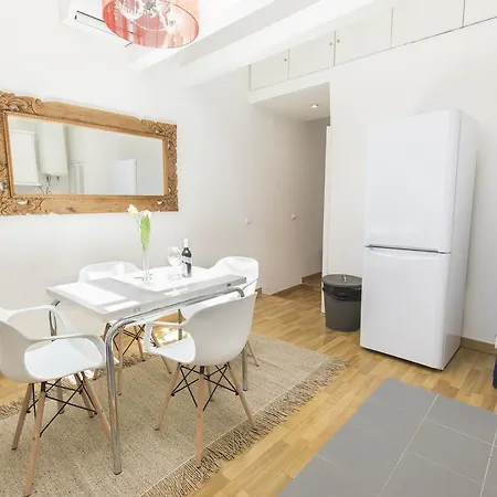 Lovelystay - Bright Studio In Carmo, Chiado 아파트 리스본